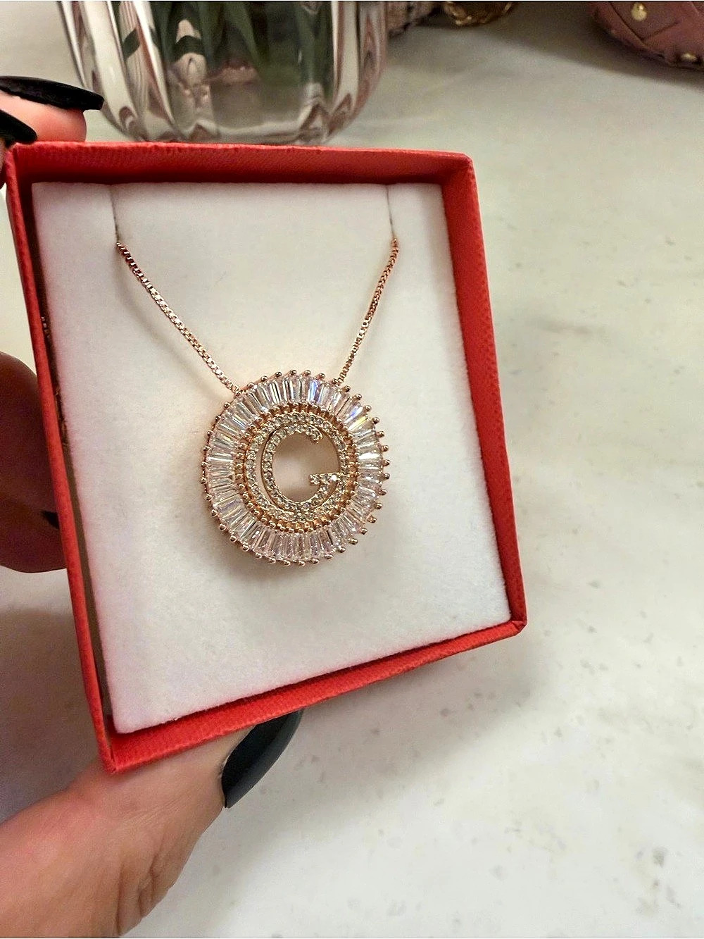 18k Gold-Tone double bezel
G Pendant Necklace Like New